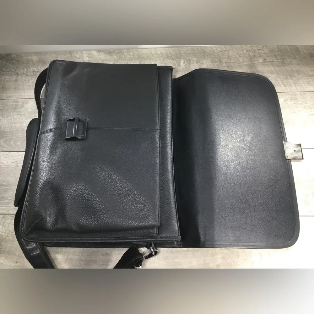 Samsonite Black Leather Briefcase Business Laptop Computer Shoulder Flapover Bag